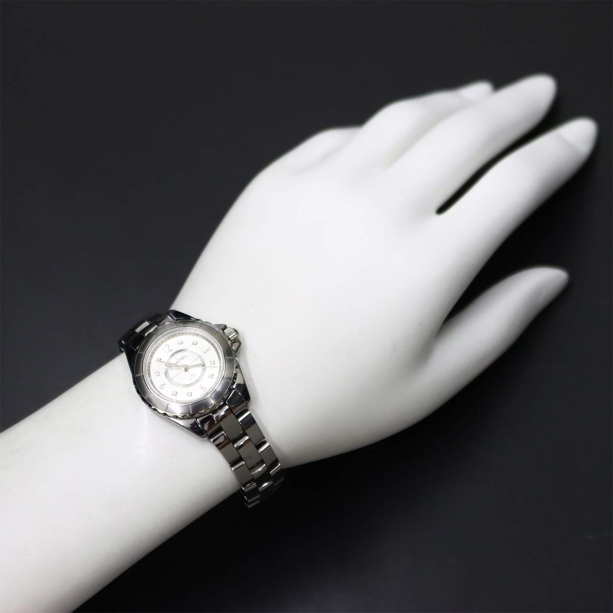 J12 Chromatic 29mm H3401 8P Diamond Quartz Silver Dial Ladies