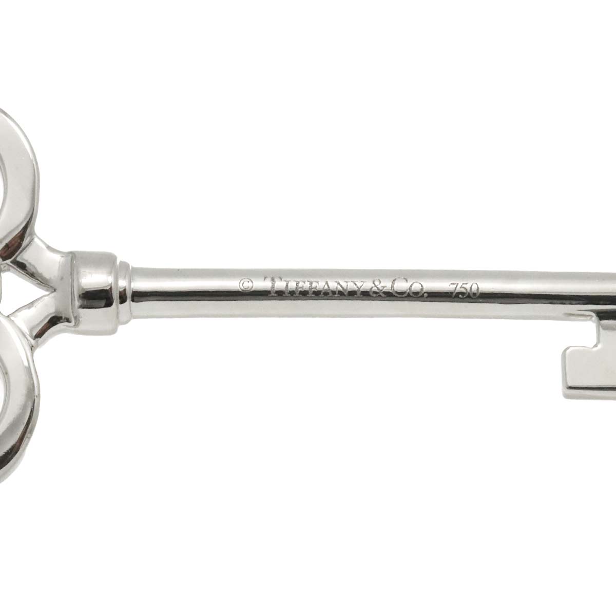 Crown Key Diamond Pendant Top 18K WG 750
