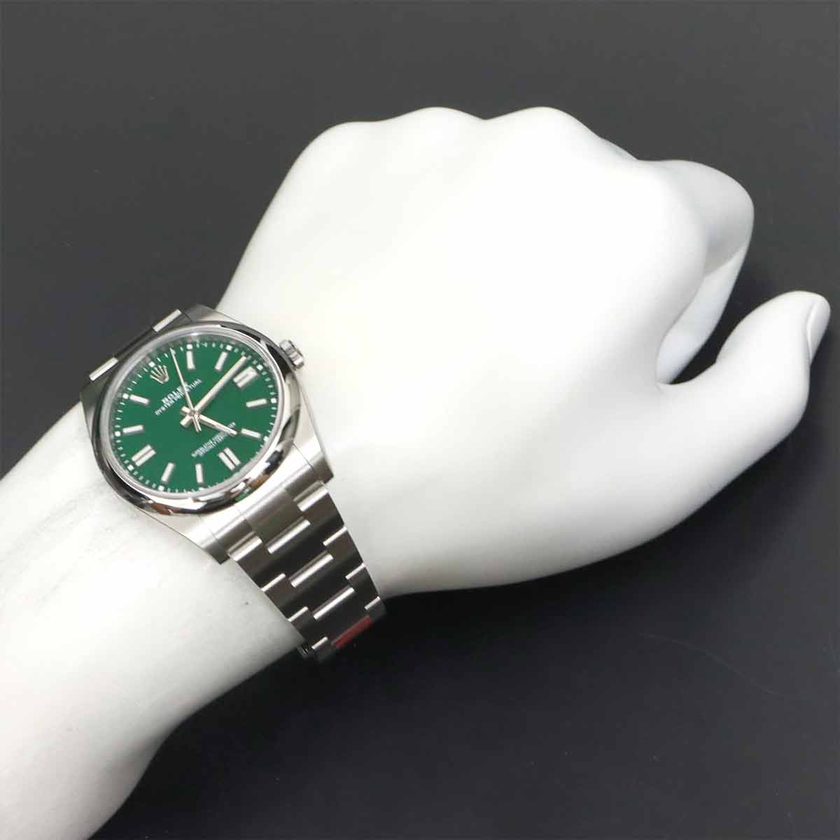Oyster Perpetual 124300 Serial Random Automatic Green Dial