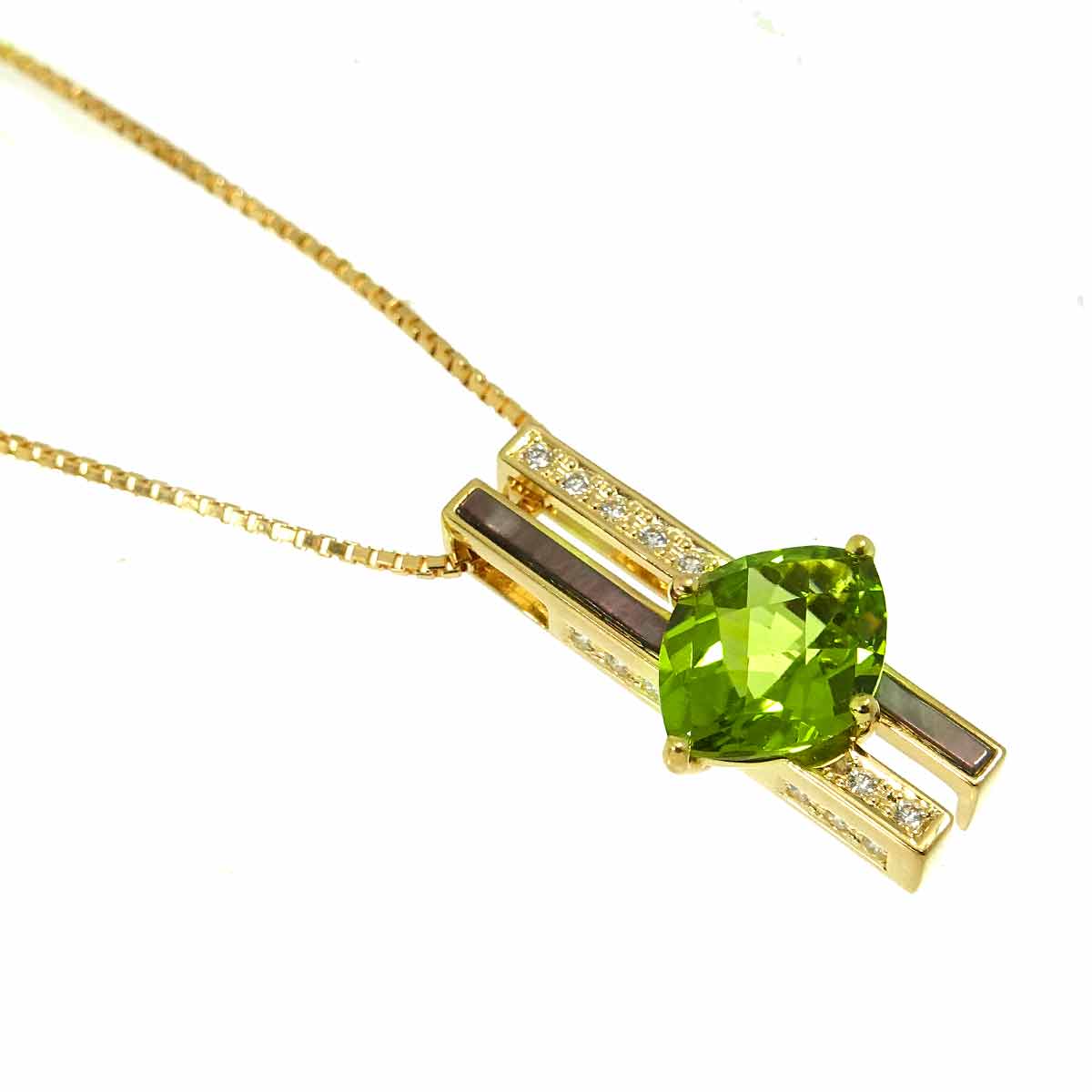 Peridot 3.07ct Diamond 0.17ct Mother of Pearl Necklace 18K YG
