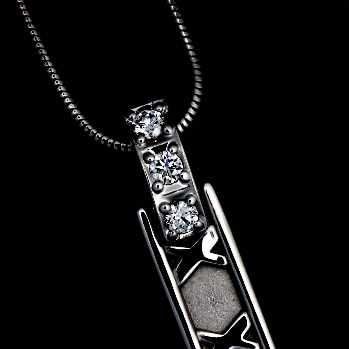 Atlas Diamond Necklace 18K White Gold 750