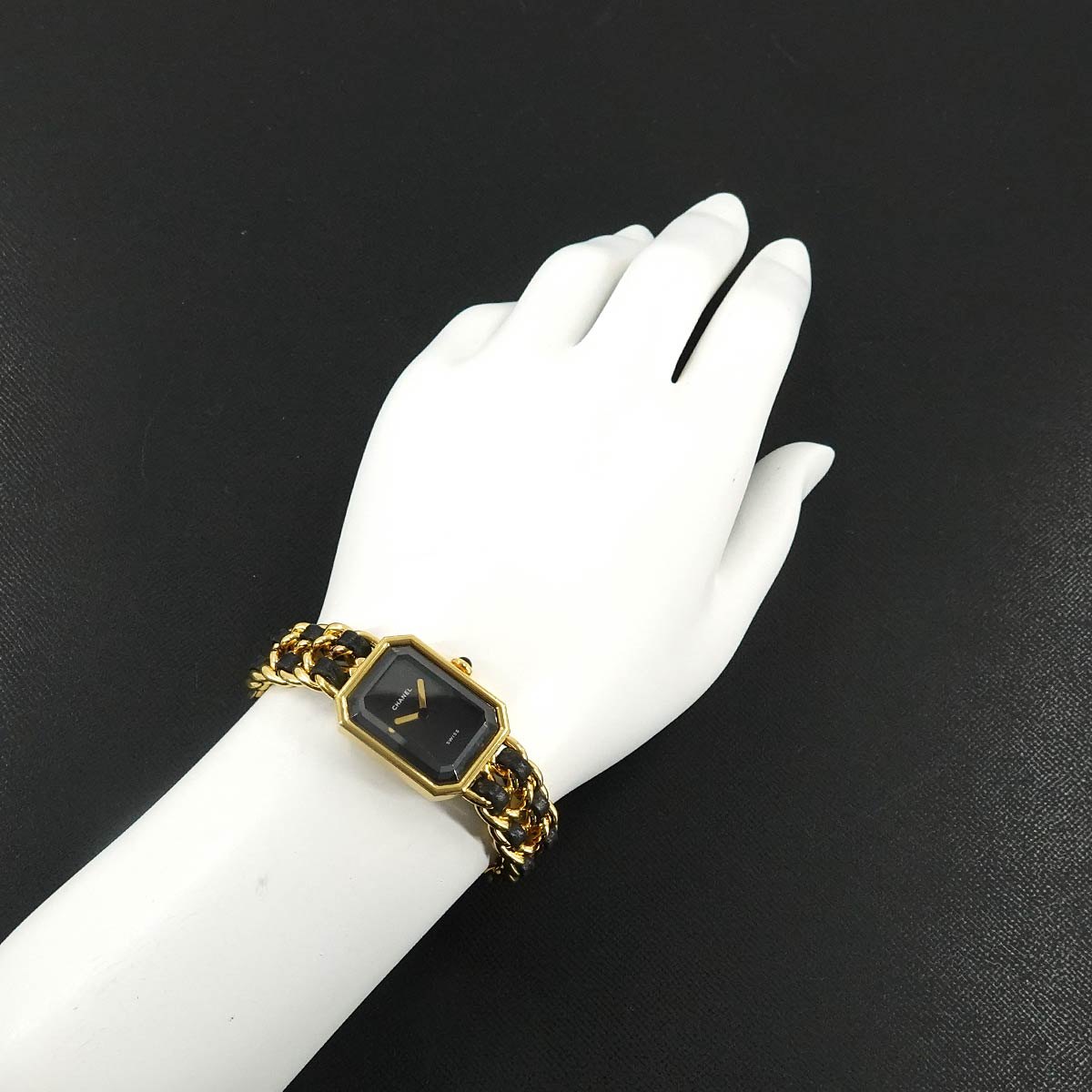 Premiere Size L H0001 Vintage Quartz Black Dial Ladies Watch