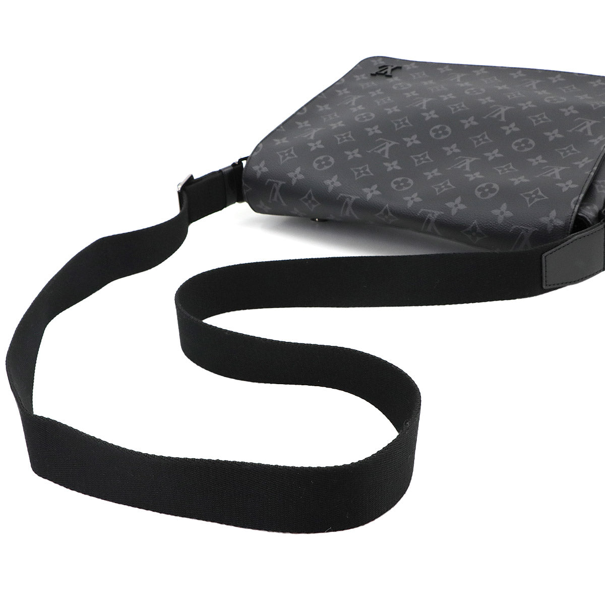 Monogram Eclipse District MM NM Shoulder Bag M44001