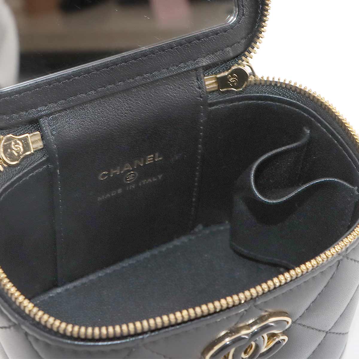 Matelasse Vanity Chain Shoulder Bag Leather Black Purse