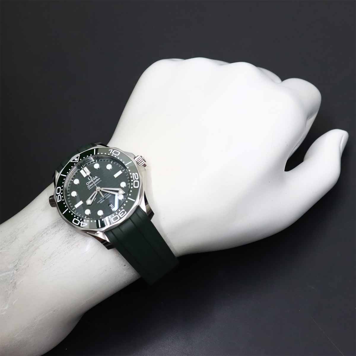 Seamaster 300 CO-AXIAL 210 32 42 20 10 001 Date Green Dial