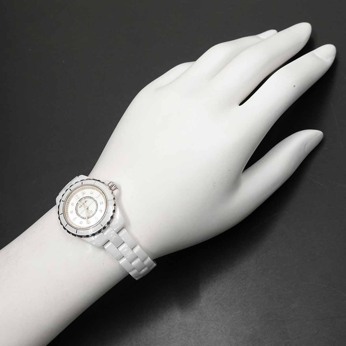 J12 H2570 29mm 8P Diamond Quartz White Shell Dial Ladies Watch