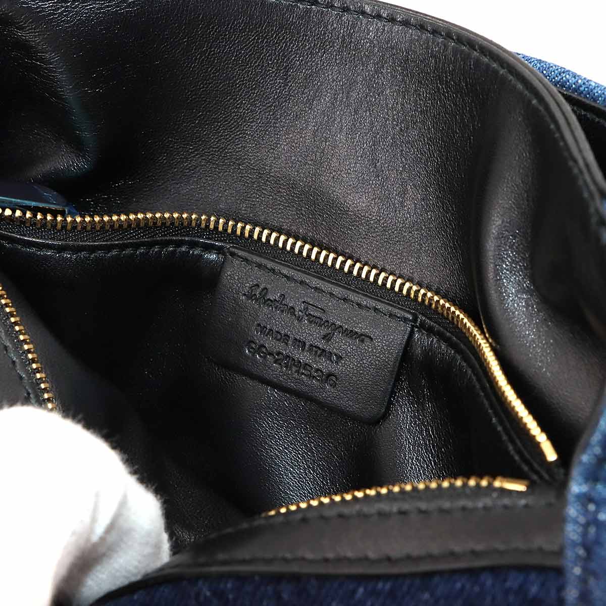 Vara Chain Shoulder Bag Denim Leather Blue 21H536