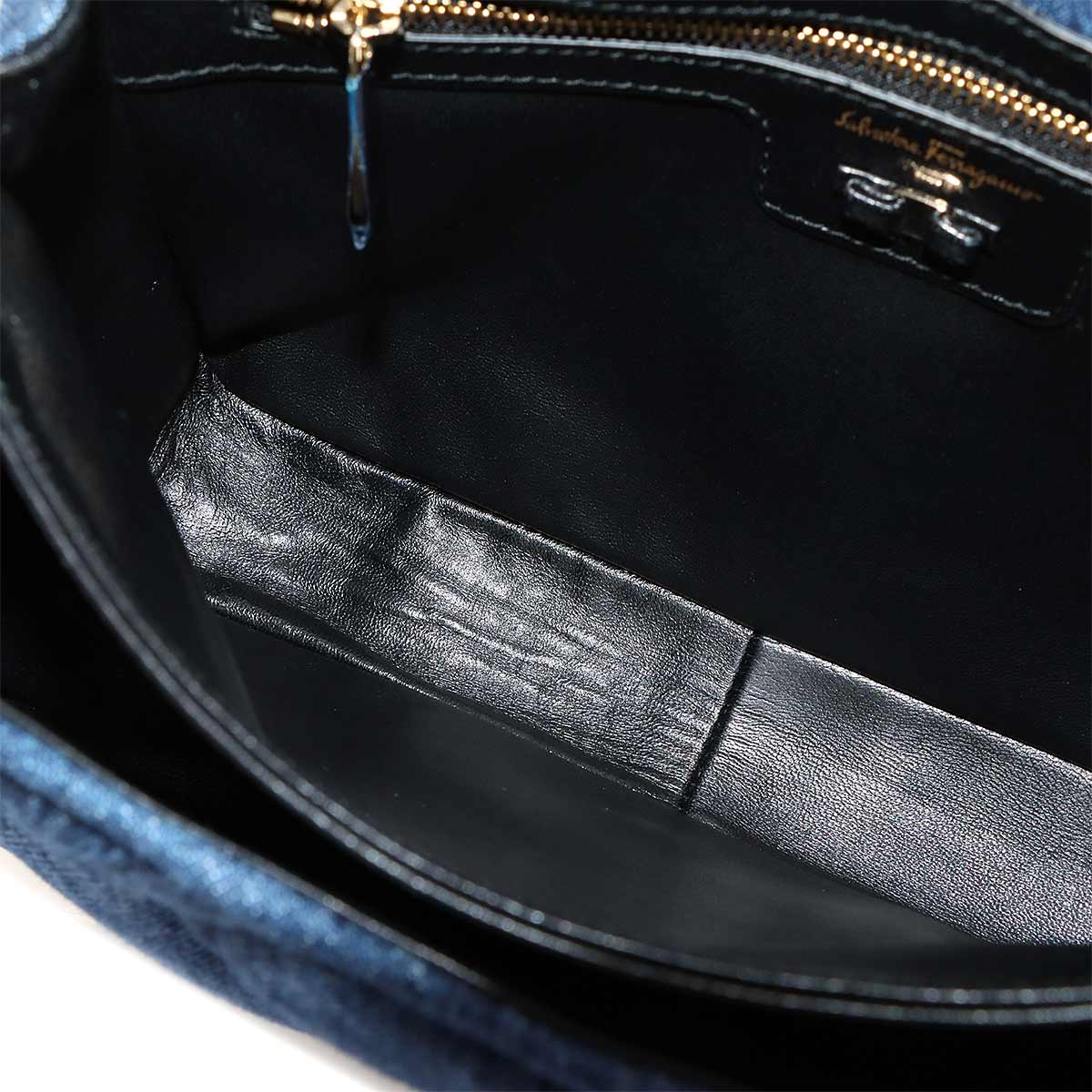 Vara Chain Shoulder Bag Denim Leather Blue 21H536