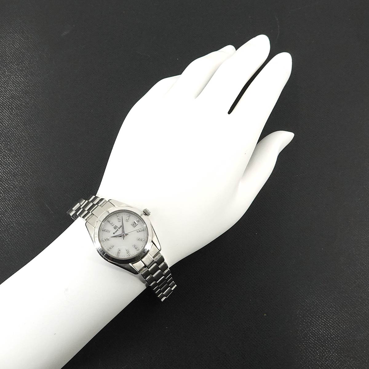 Heritage Collection STGF269 White Shell Dial 34P Diamond