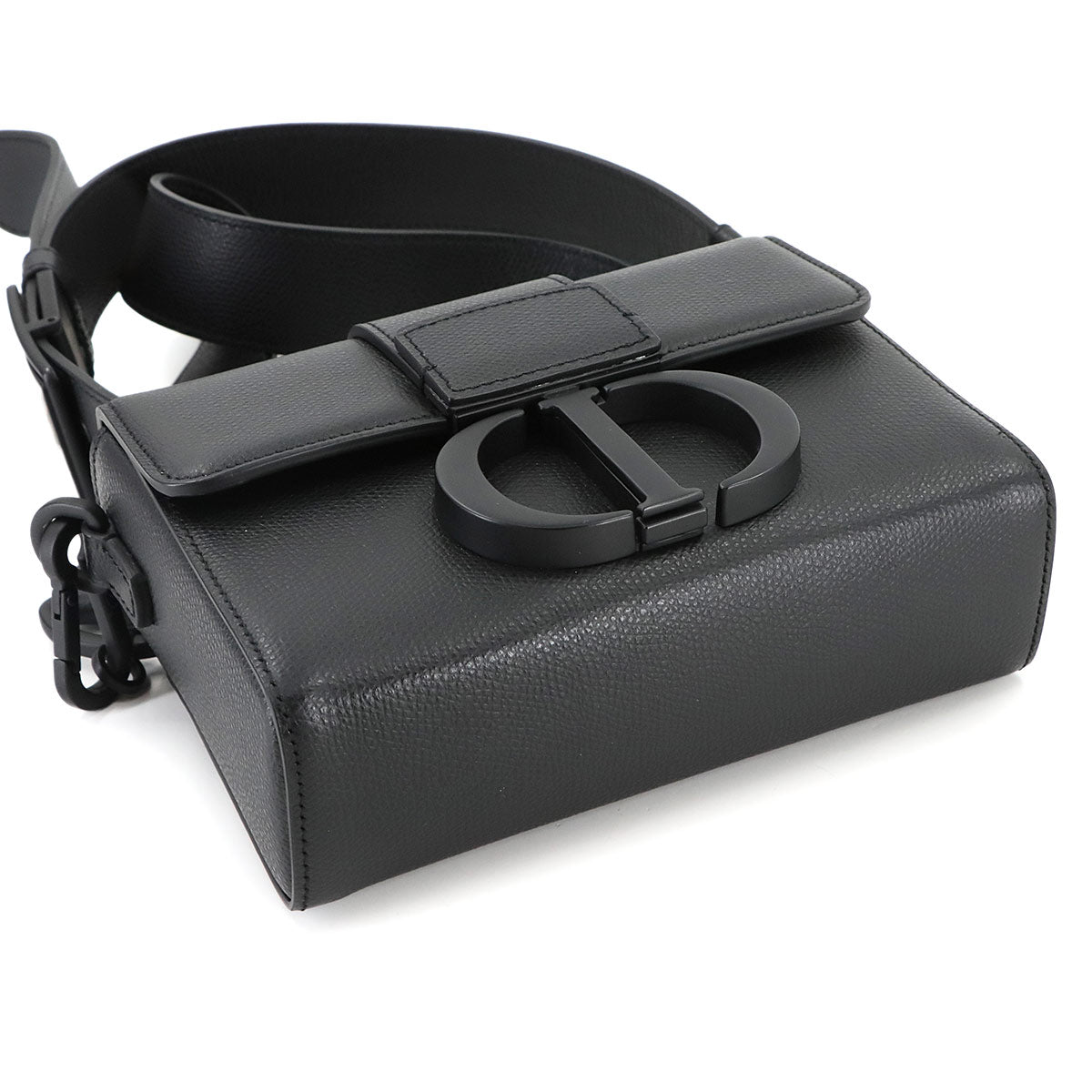 30 Montaigne Box Shoulder Bag Leather Black M9204UMOS