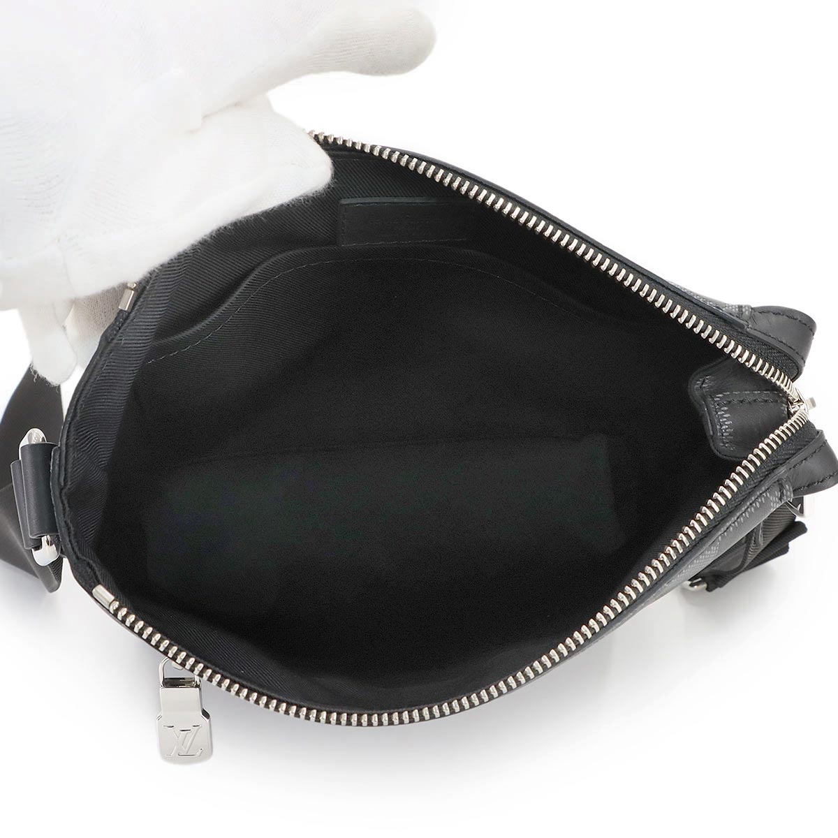 Damier Infini Discovery Messenger Shoulder Bag N40122