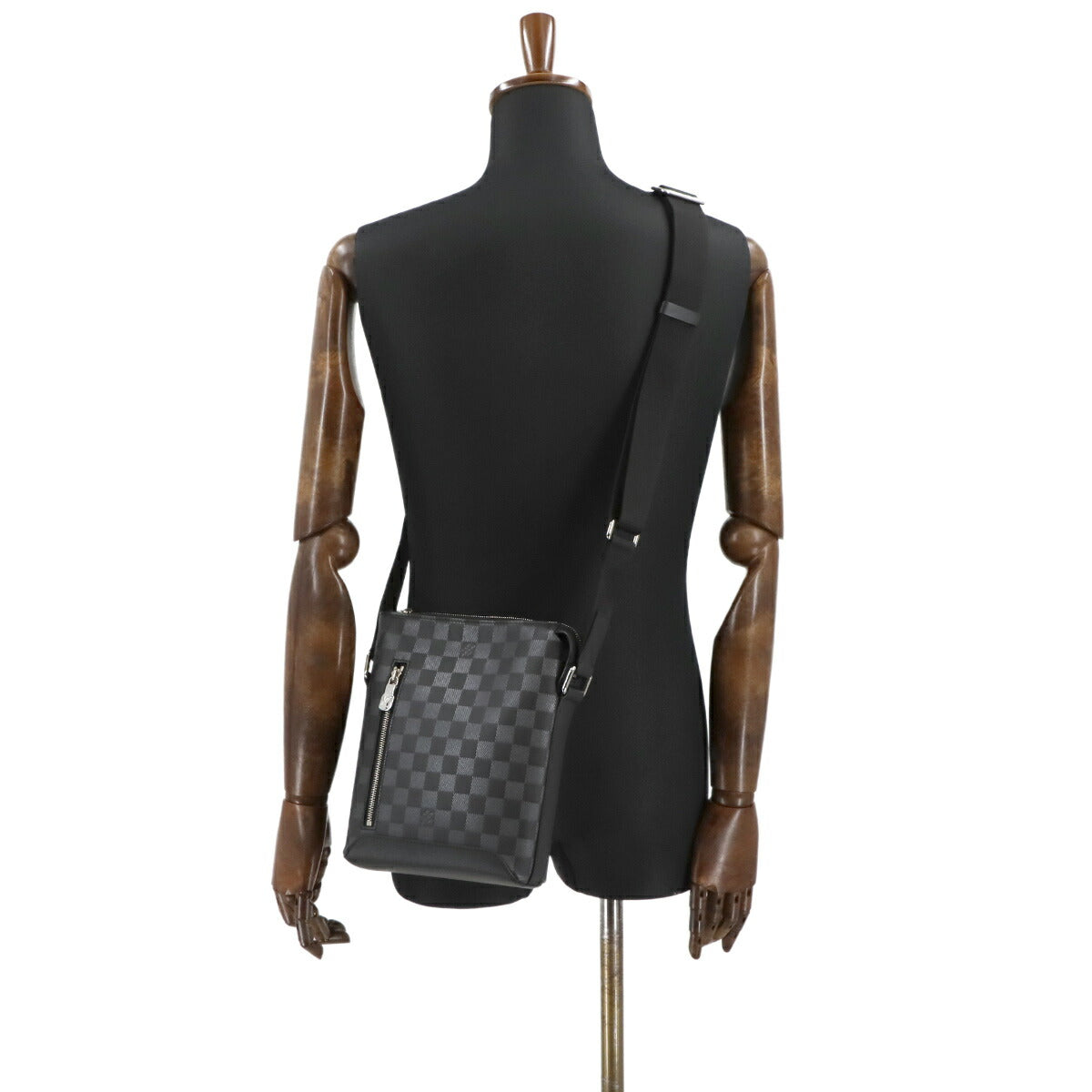 Damier Infini Discovery Messenger Shoulder Bag N40122