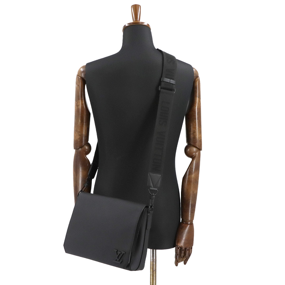 Aerogram Takeoff Messenger Shoulder Bag Leather M57080