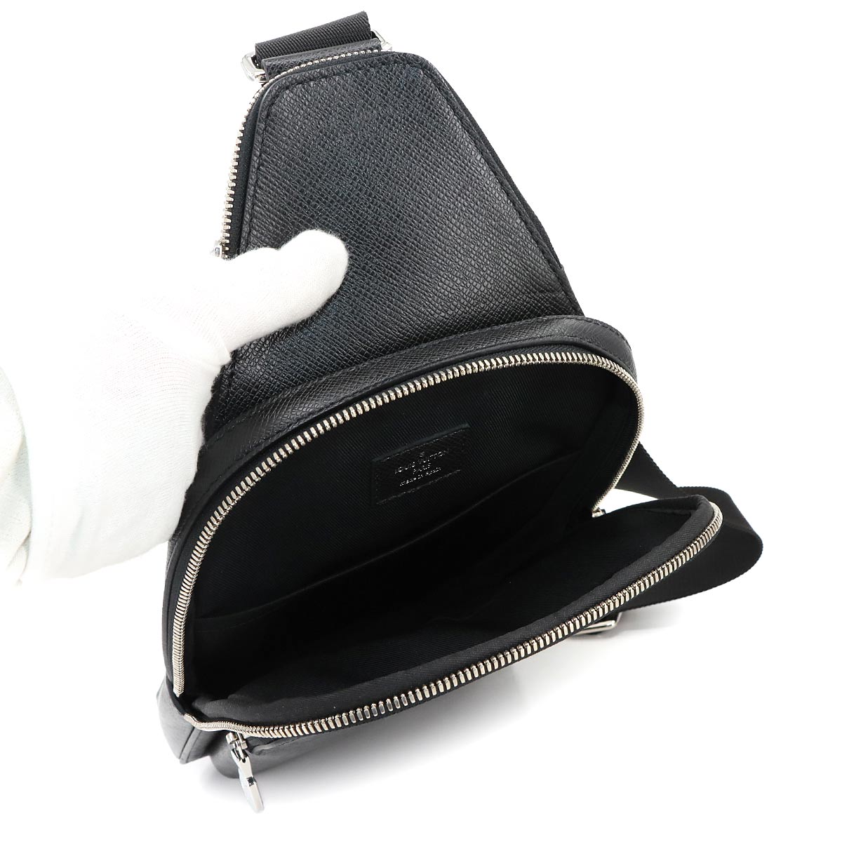 Taiga Avenue Sling Bag Crossbody Bag Black M30863 Purse