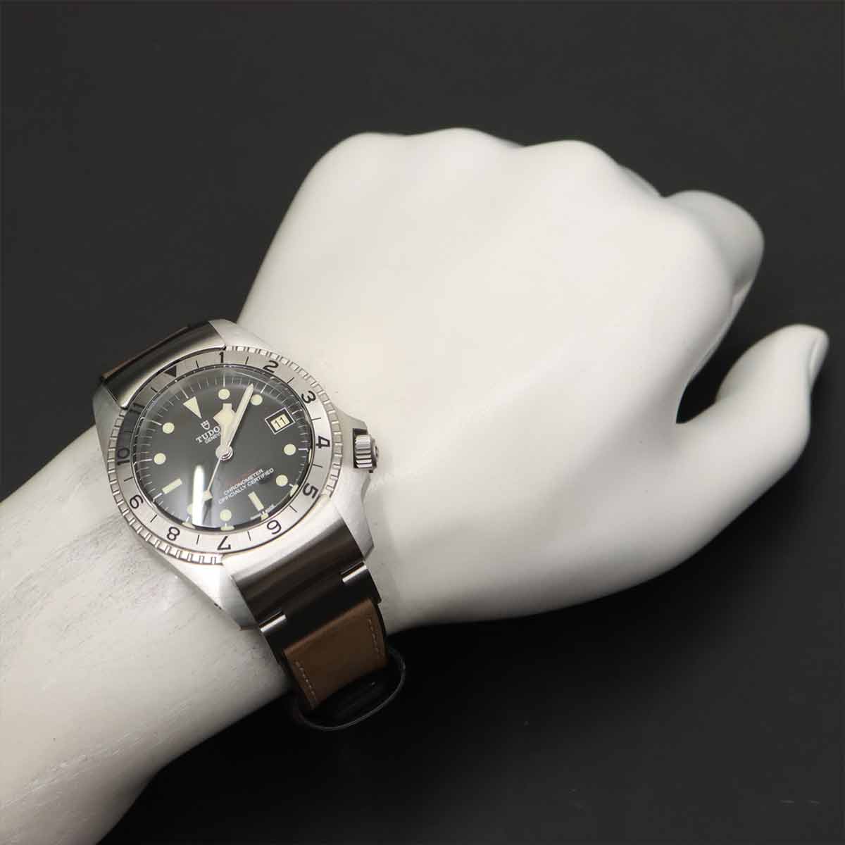 Black Bay P01 70150 Automatic Date Black Dial Mens Watch