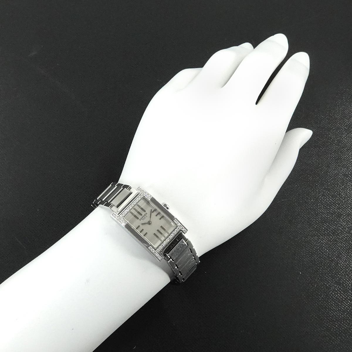 Tandem TA1 230 Bezel Diamond Quartz Silver Dial Ladies