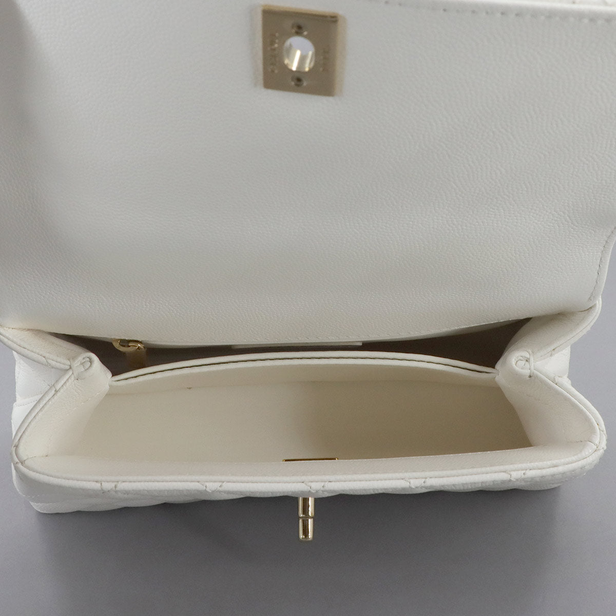Matelasse Hand Shoulder Bag Leather White A92990