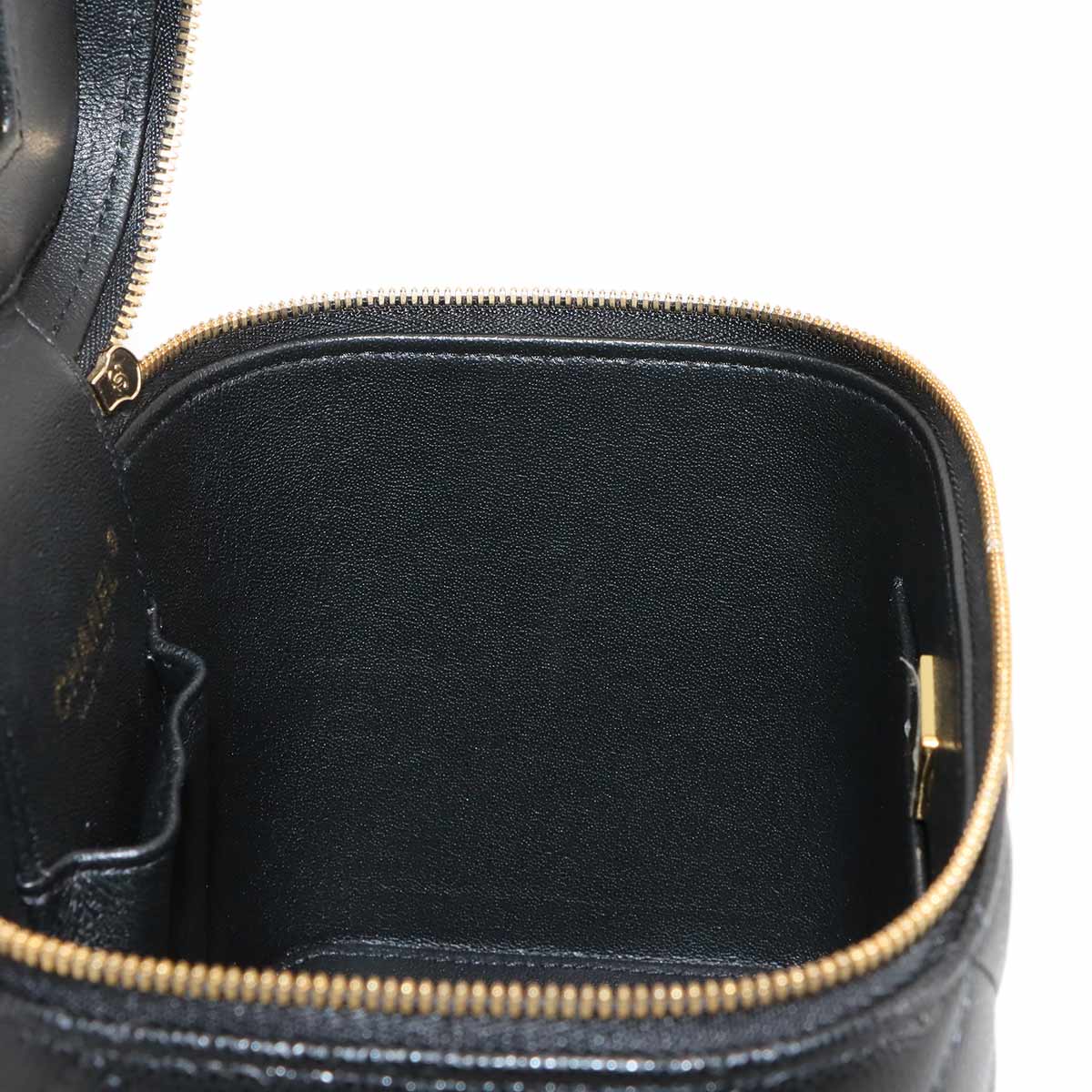 Matelasse Vanity Hand Chain Shoulder Bag Leather Black AS2362