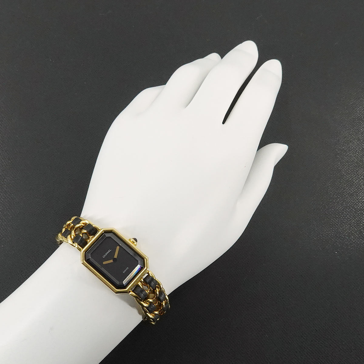 Premiere Size M H0001 Vintage Quartz Black Dial Ladies Watch