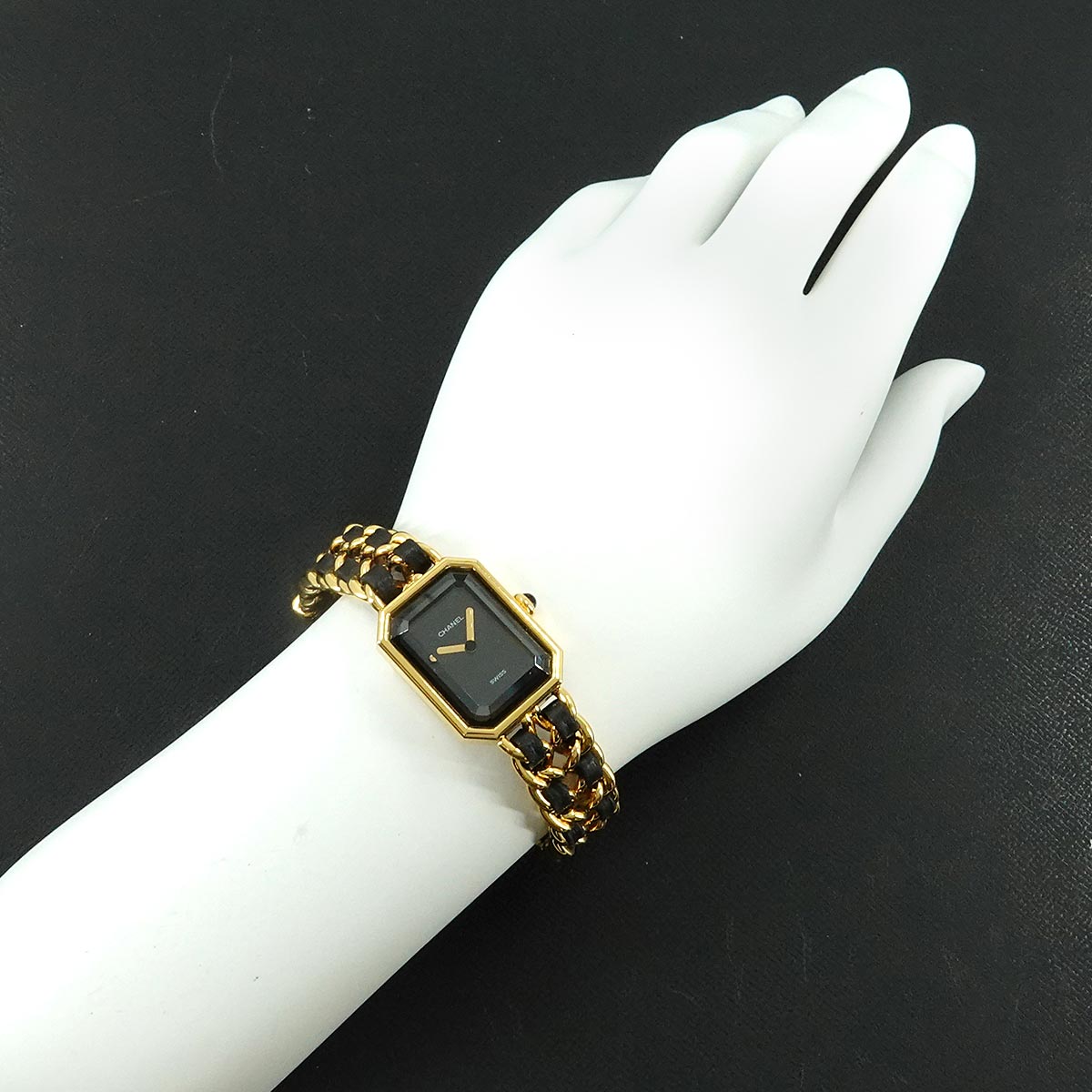 Premiere Size M H0001 Vintage Quartz Black Dial Ladies Watch