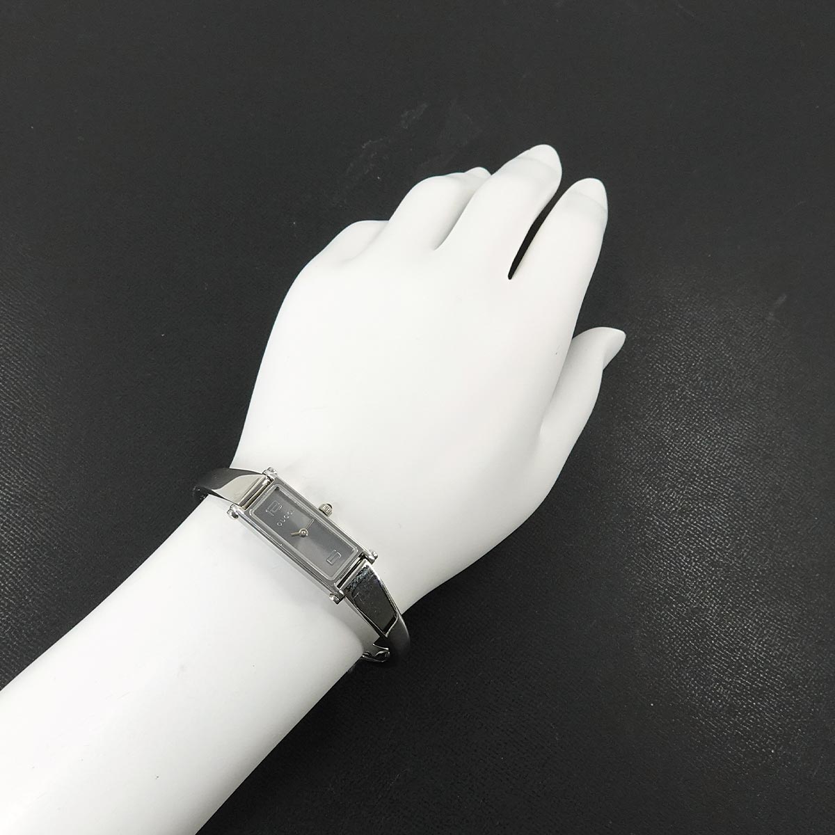 1500L YA015532 Bangle Watch Gray Dial Quartz Ladies Watch