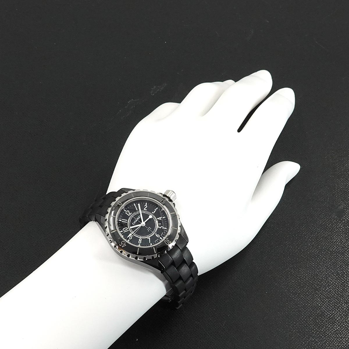 J12 33mm H0681 Ceramic Date Quartz Black Dial Ladies Watch