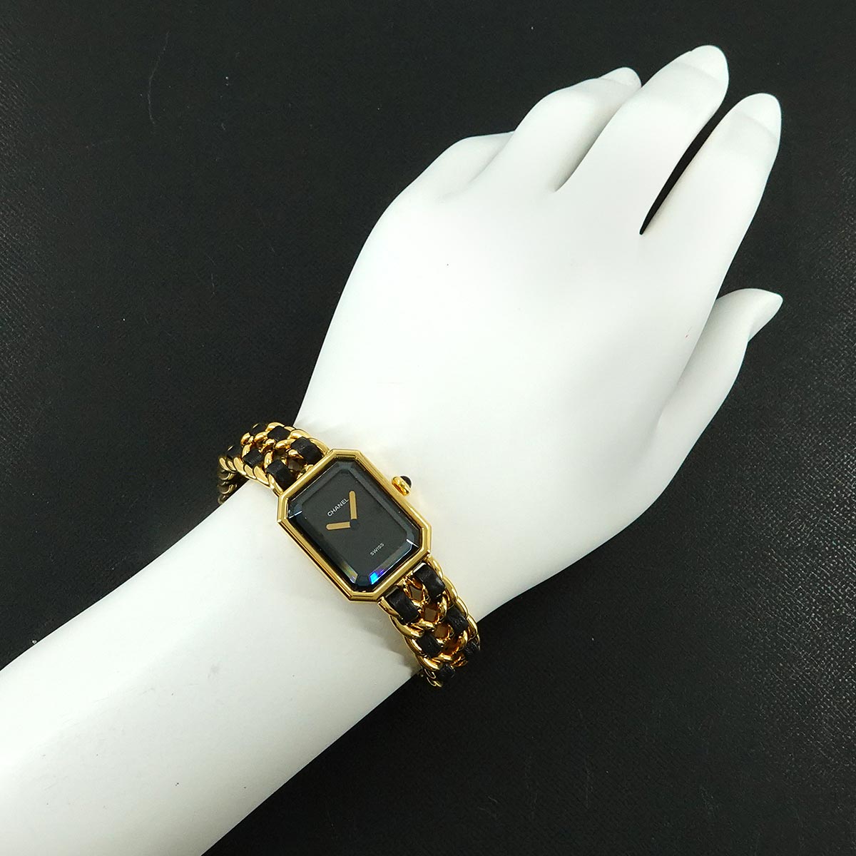 Premiere Size M H0001 Vintage Quartz Black Dial Ladies Watch