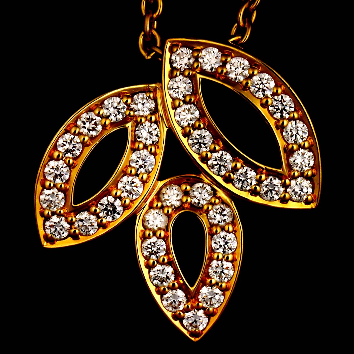 Lily Cluster Mini Diamond Necklace 18K Yellow Gold 750