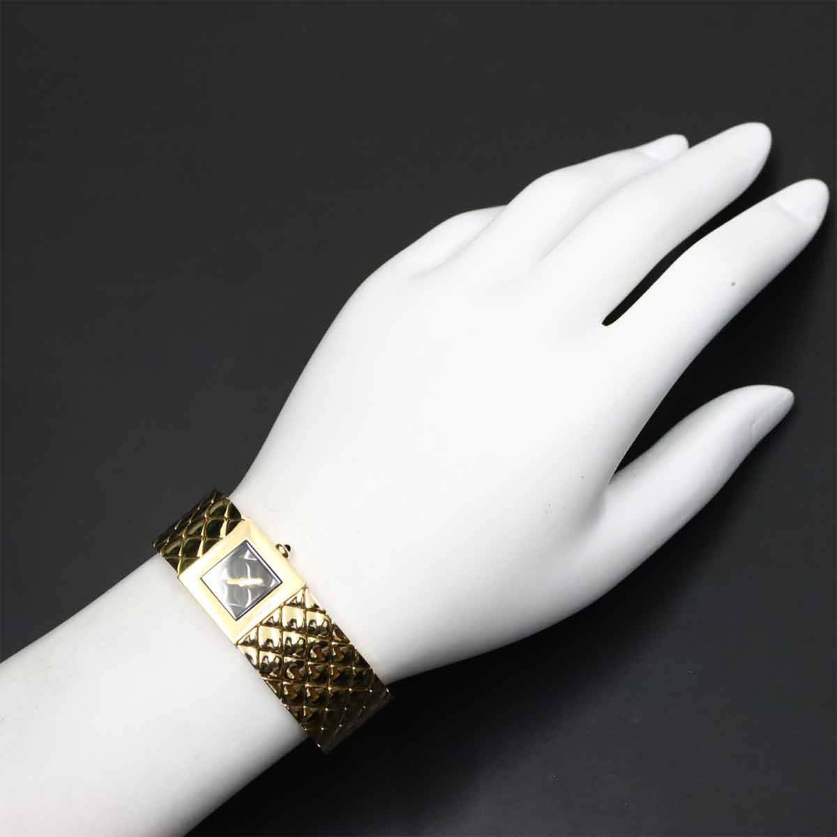 Matelasse H0008 Quartz K18YG Black Dial Ladies Watch