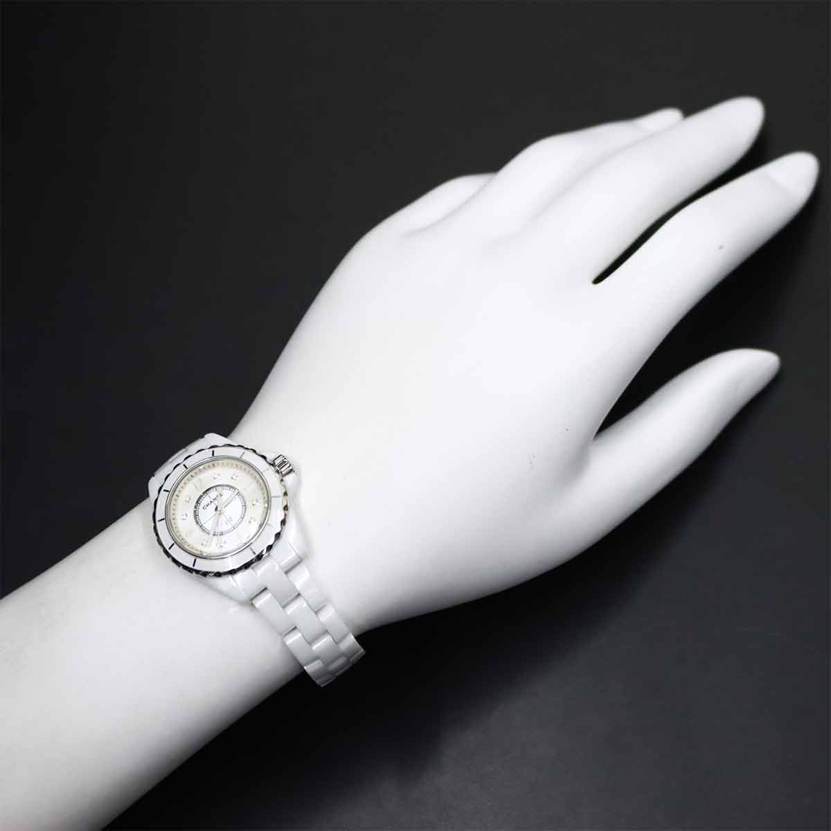 J12 H2570 29mm 8P Diamond Quartz White Shell Dial Ladies Watch
