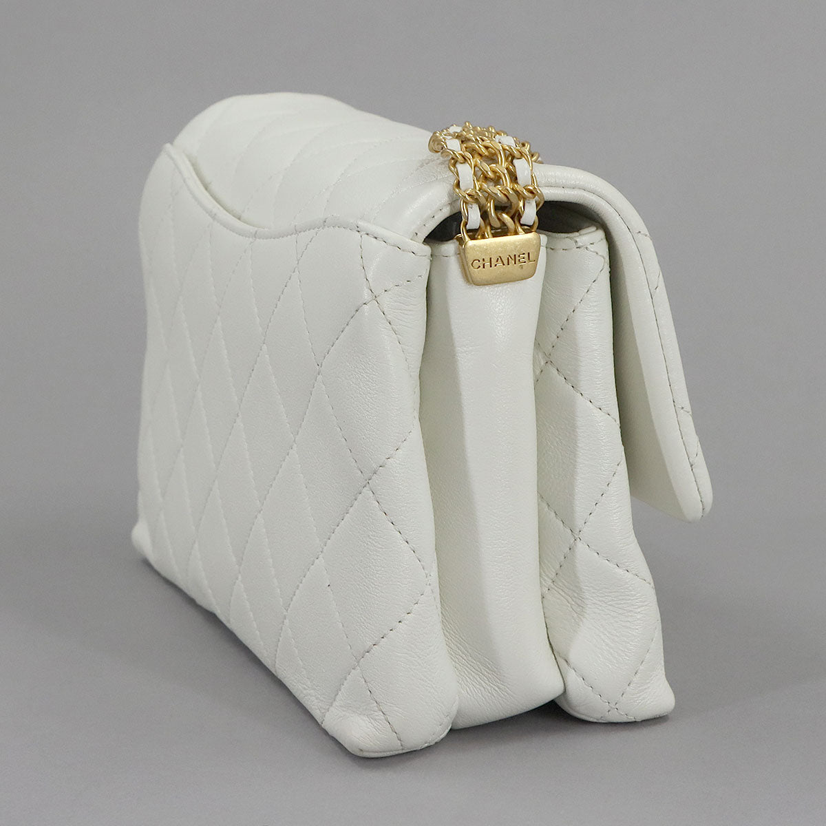 Matelasse Chain Shoulder Bag Leather White Purse