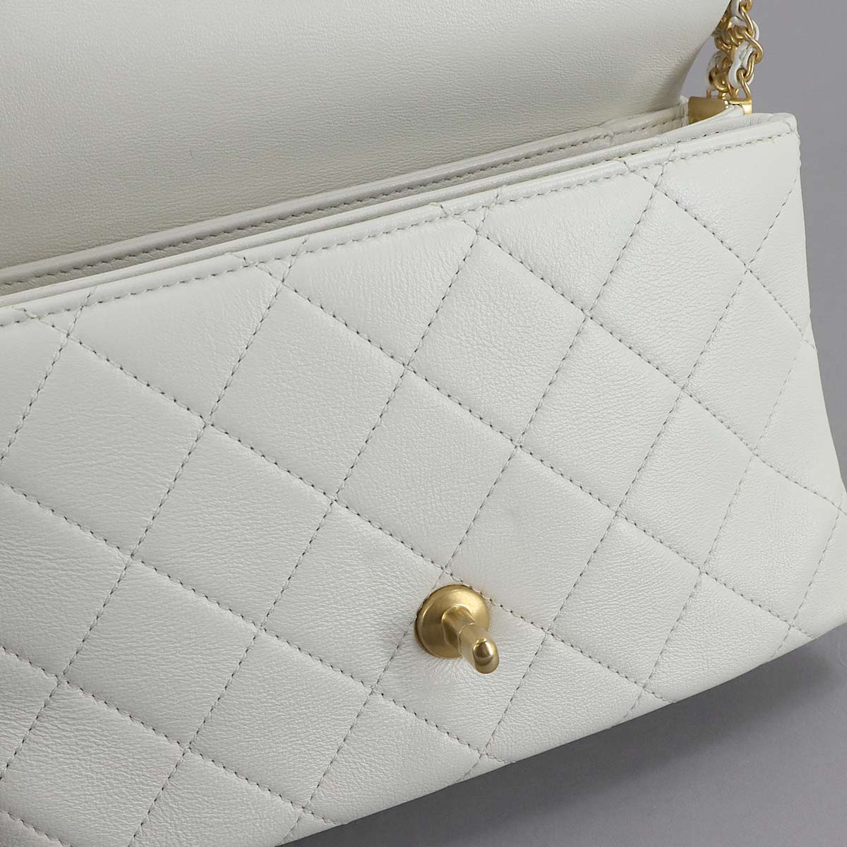 Matelasse Chain Shoulder Bag Leather White Purse