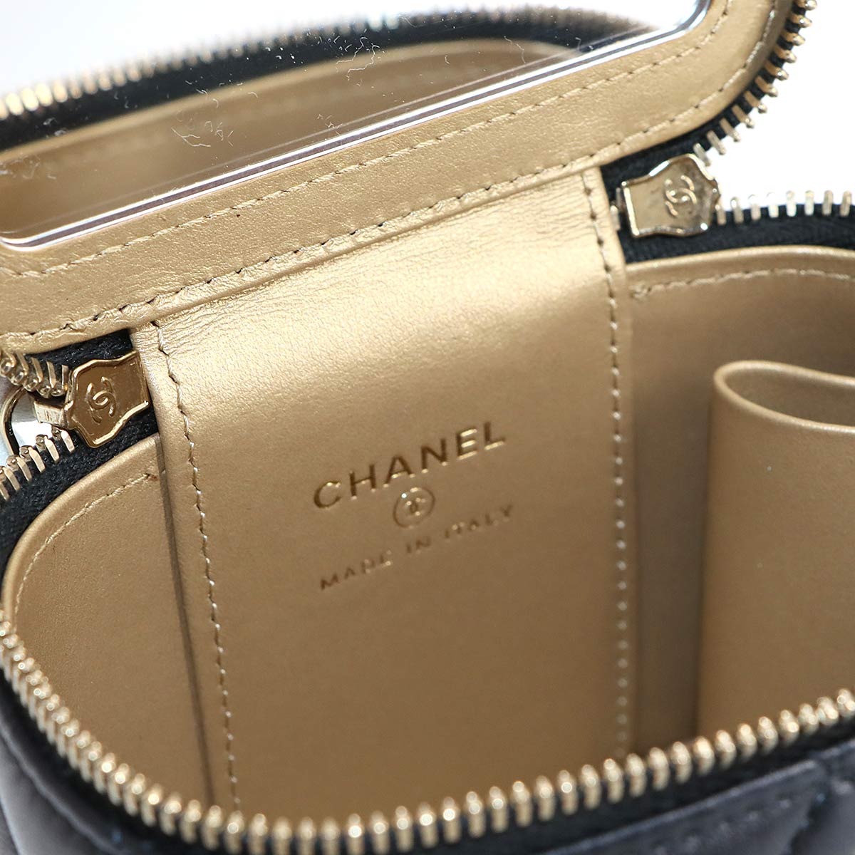 Matelasse Vanity Chain Shoulder Bag Leather Black AP1447