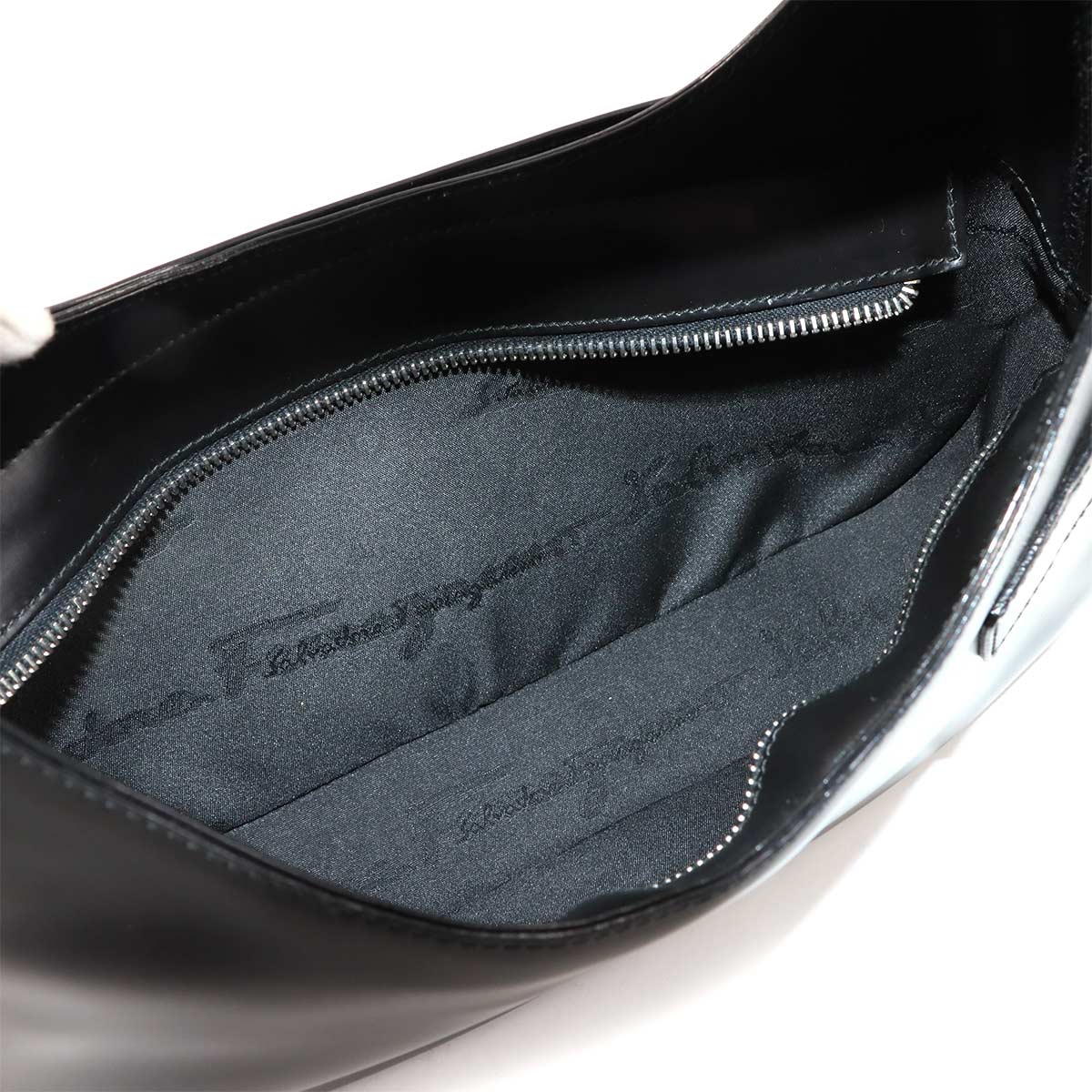 Gancini Shoulder Bag Leather Black AQ-21 0170