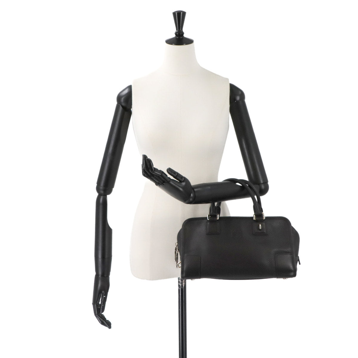 Amazona 28 Hand Bag Leather Black Anagram Purse