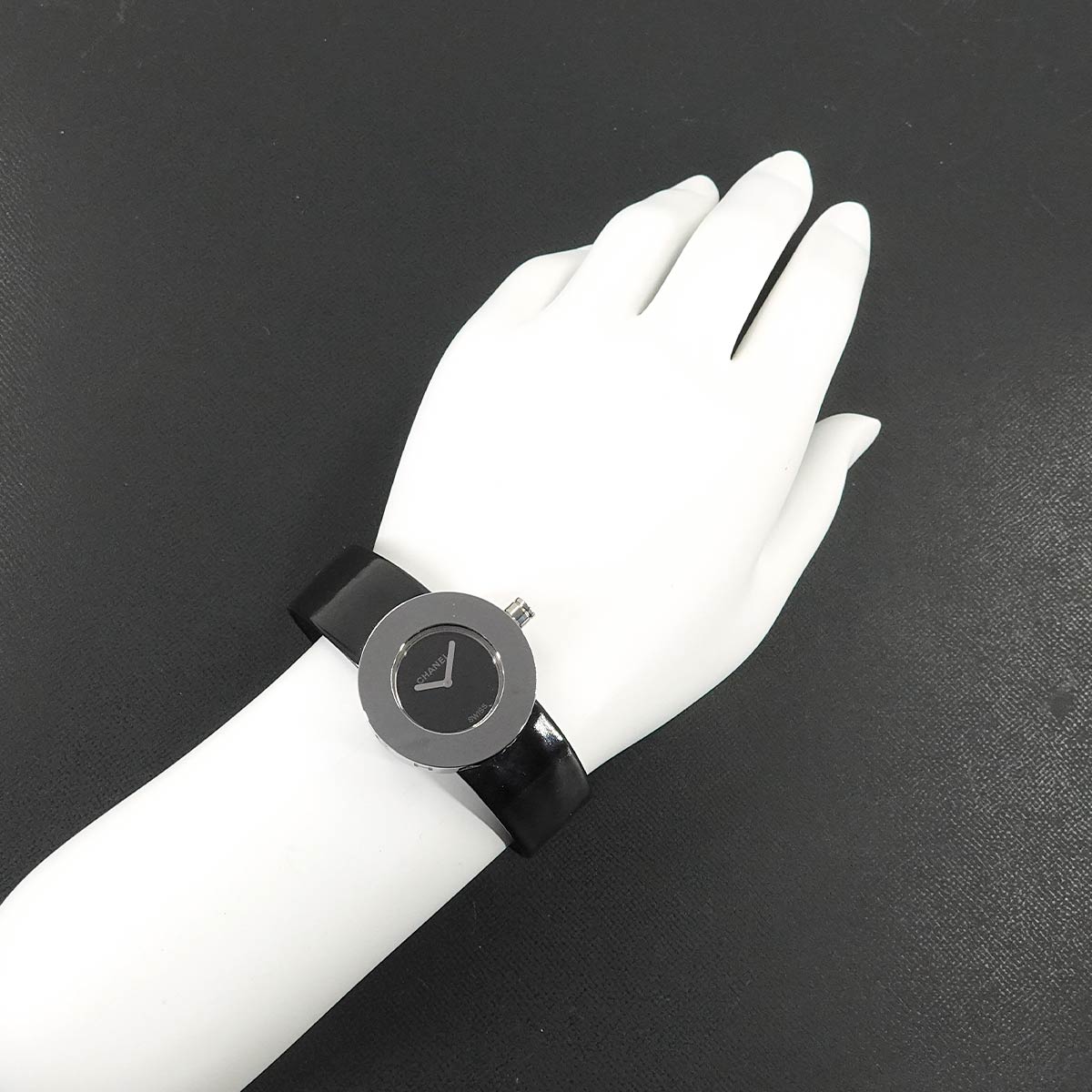 La Ronde H0579 Quartz Black Dial Enamel Ladies Watch