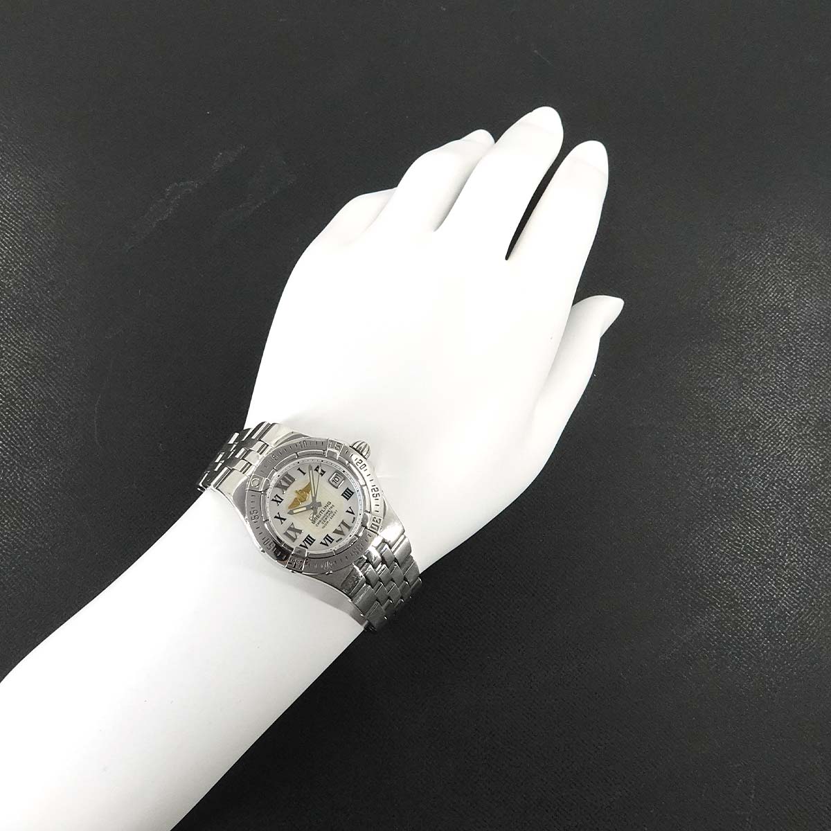 Starliner A71340 Date Quartz White Shell Dial Ladies