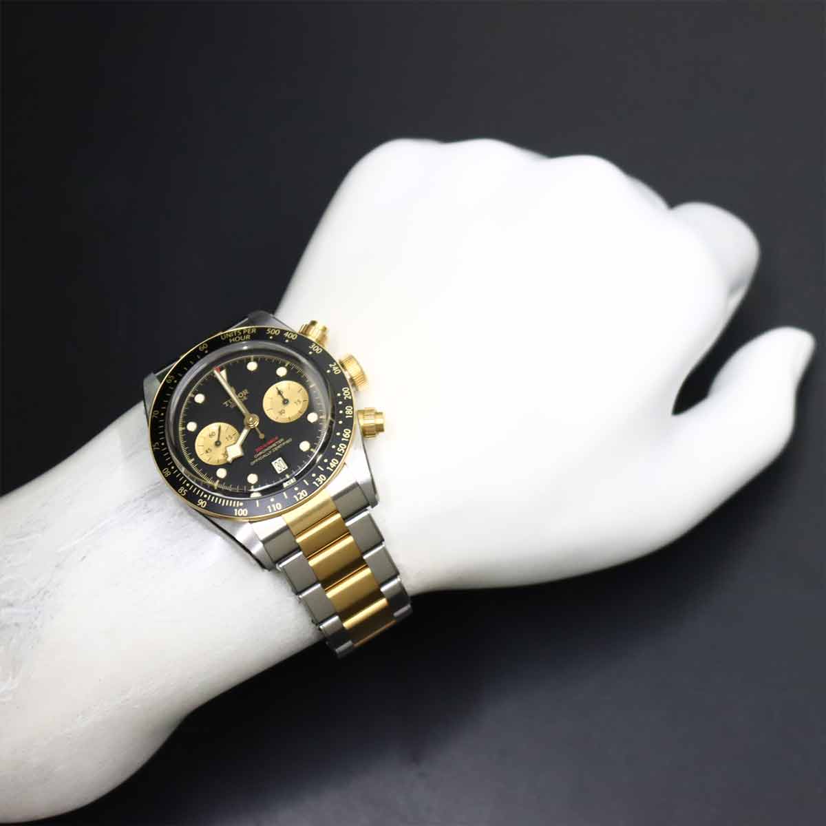 Heritage Black Bay 79363N Date Automatic Black Dial YG Watch