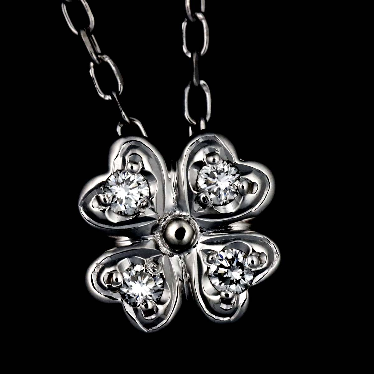 Diamond 0.07ct Clover Necklace 18K White Gold 750