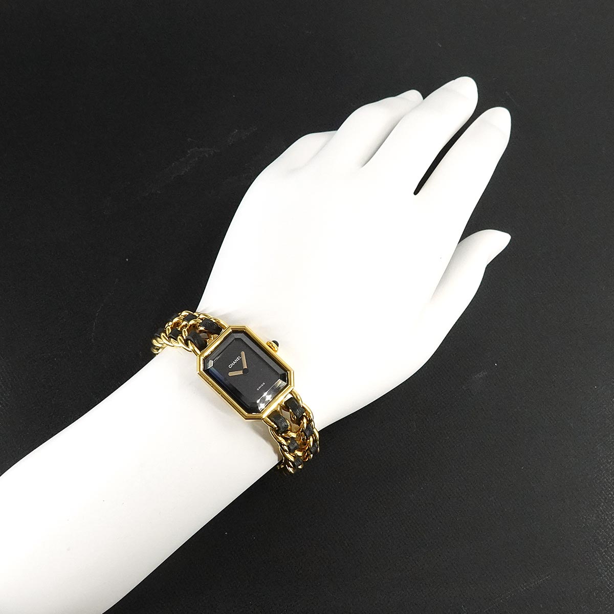 Premiere Size M H0001 Vintage Quartz Black Dial Ladies Watch