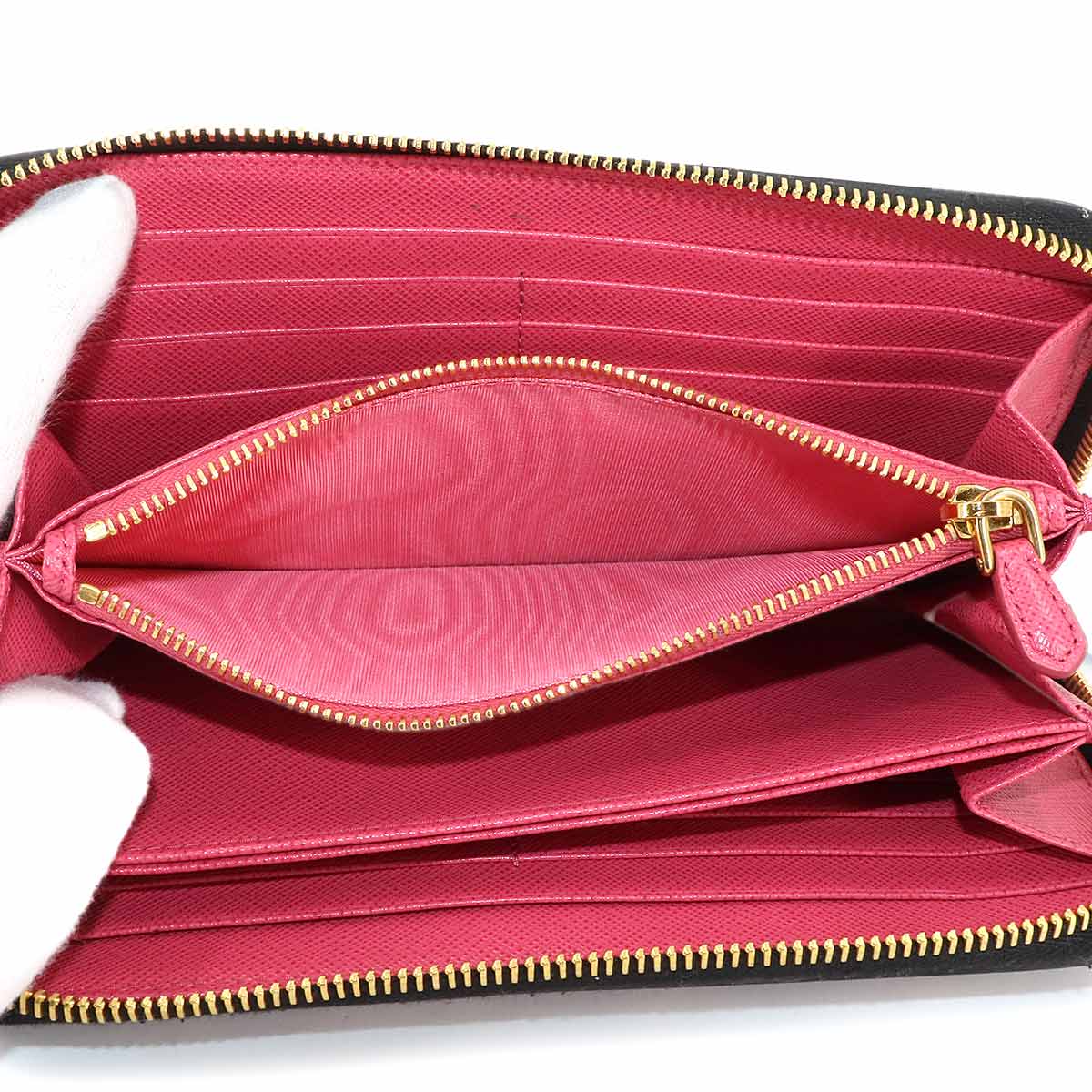 Heart Zipped Around Long Wallet Saffiano Leather Black 1ML506