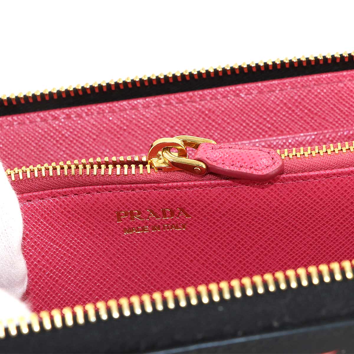 Heart Zipped Around Long Wallet Saffiano Leather Black 1ML506