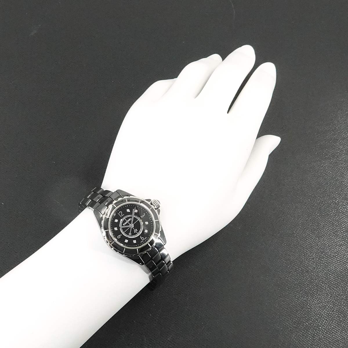 J12 29mm H2569 8P Diamond Quartz Black Dial Ladies Watch