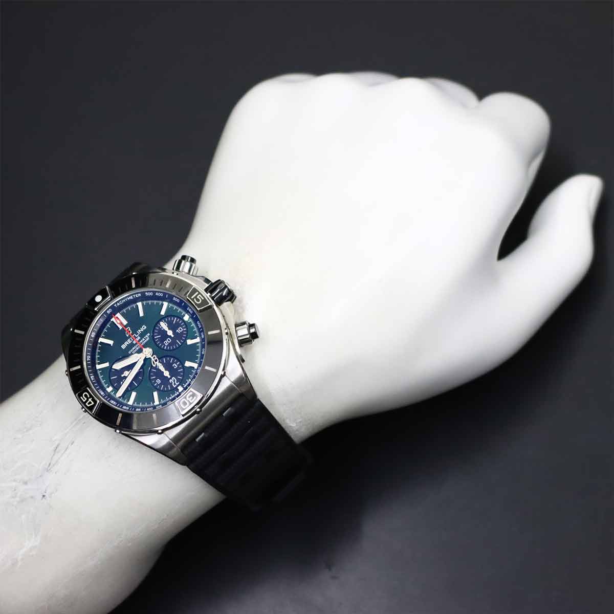 SuperChronomat B01 AB0136 Green Dial Mens Watch