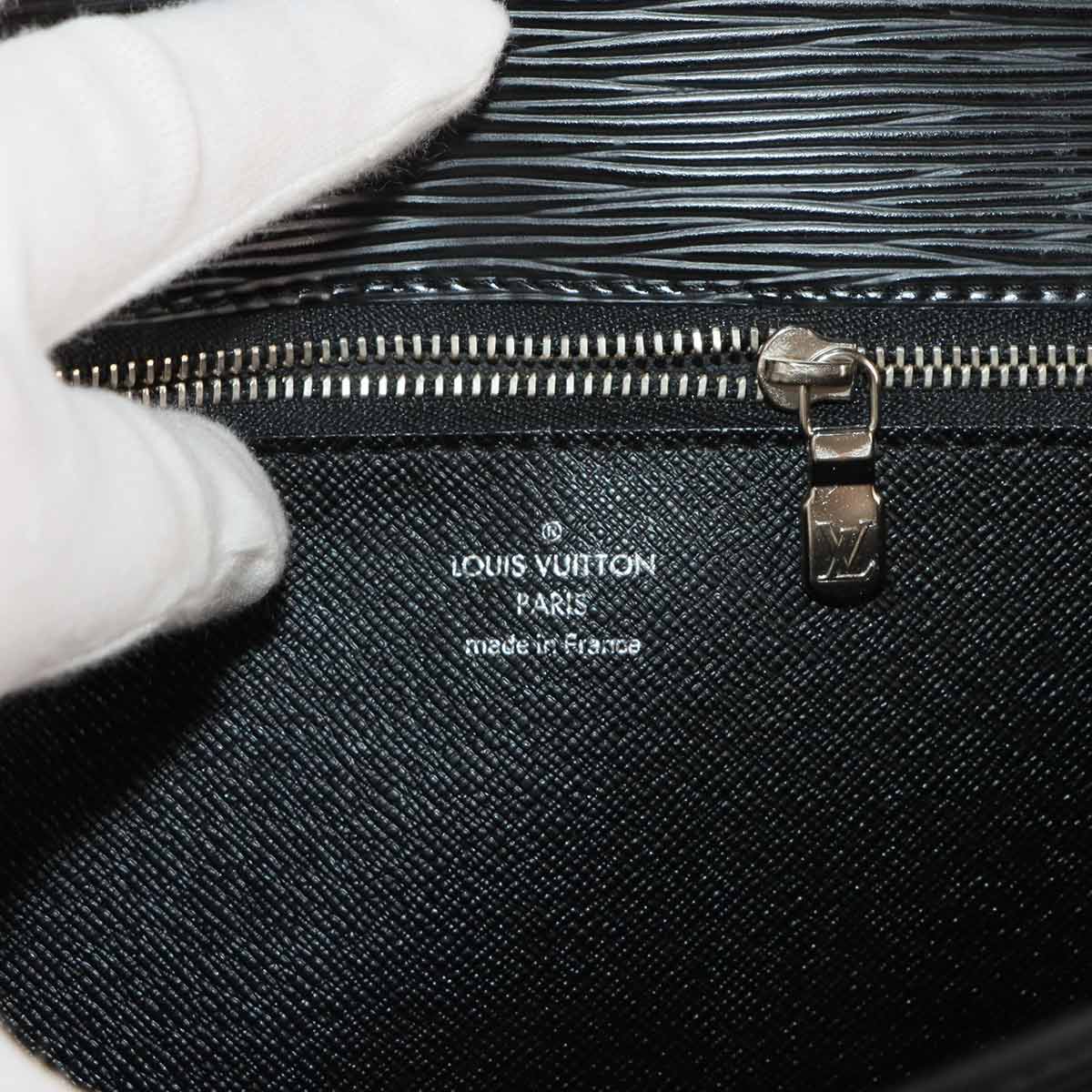 LOUIS VUITTON Epi Pochette Serie Dragonne Clutch Bag Leather M52762