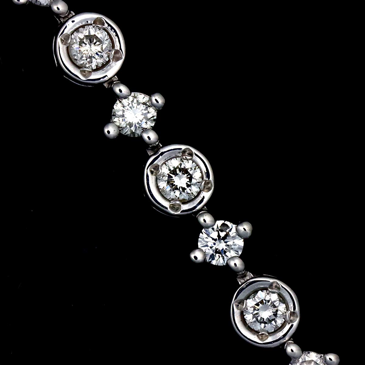 LINE Diamond 1.50ct Bracelet 18K White Gold 750