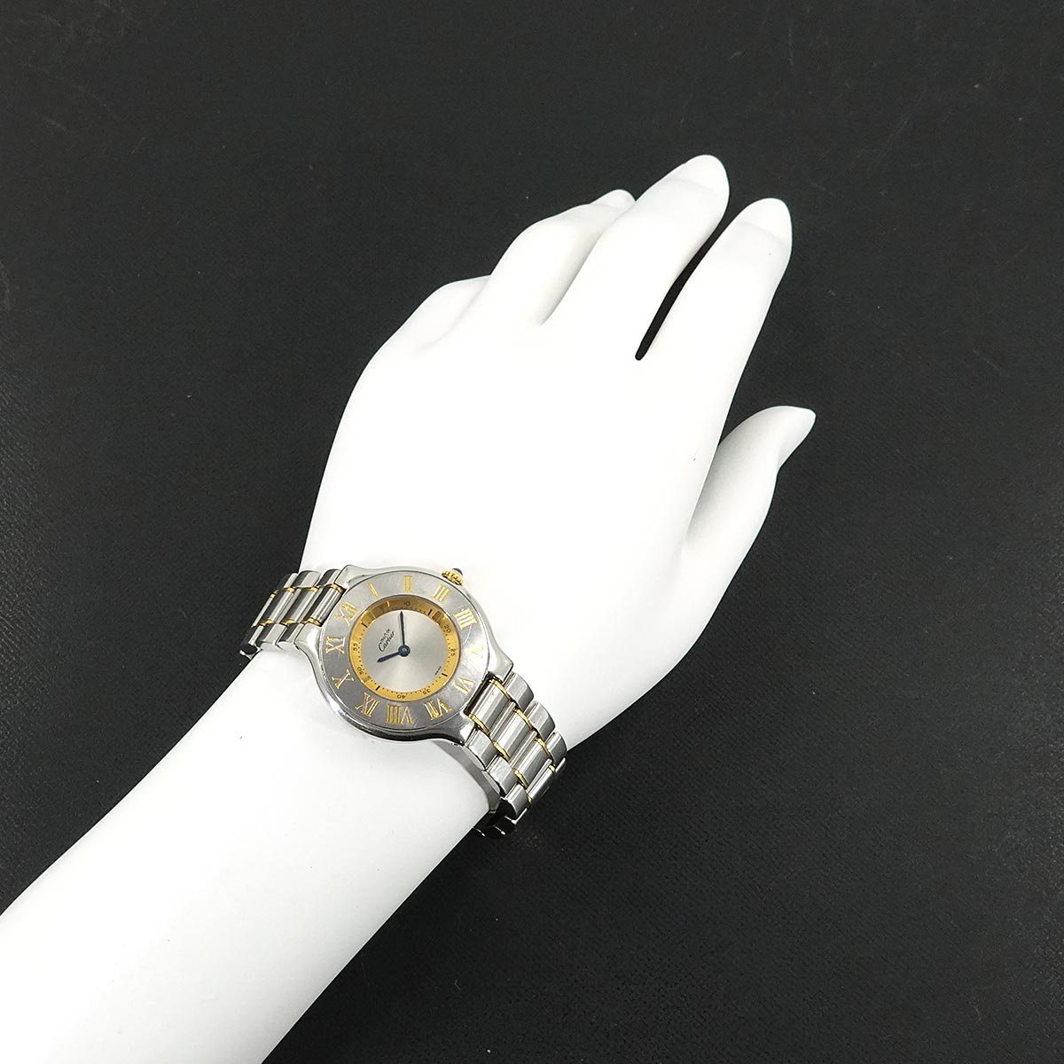 Must 21 Van Thian W10072R6 Quartz Silver Dial Boys Watch