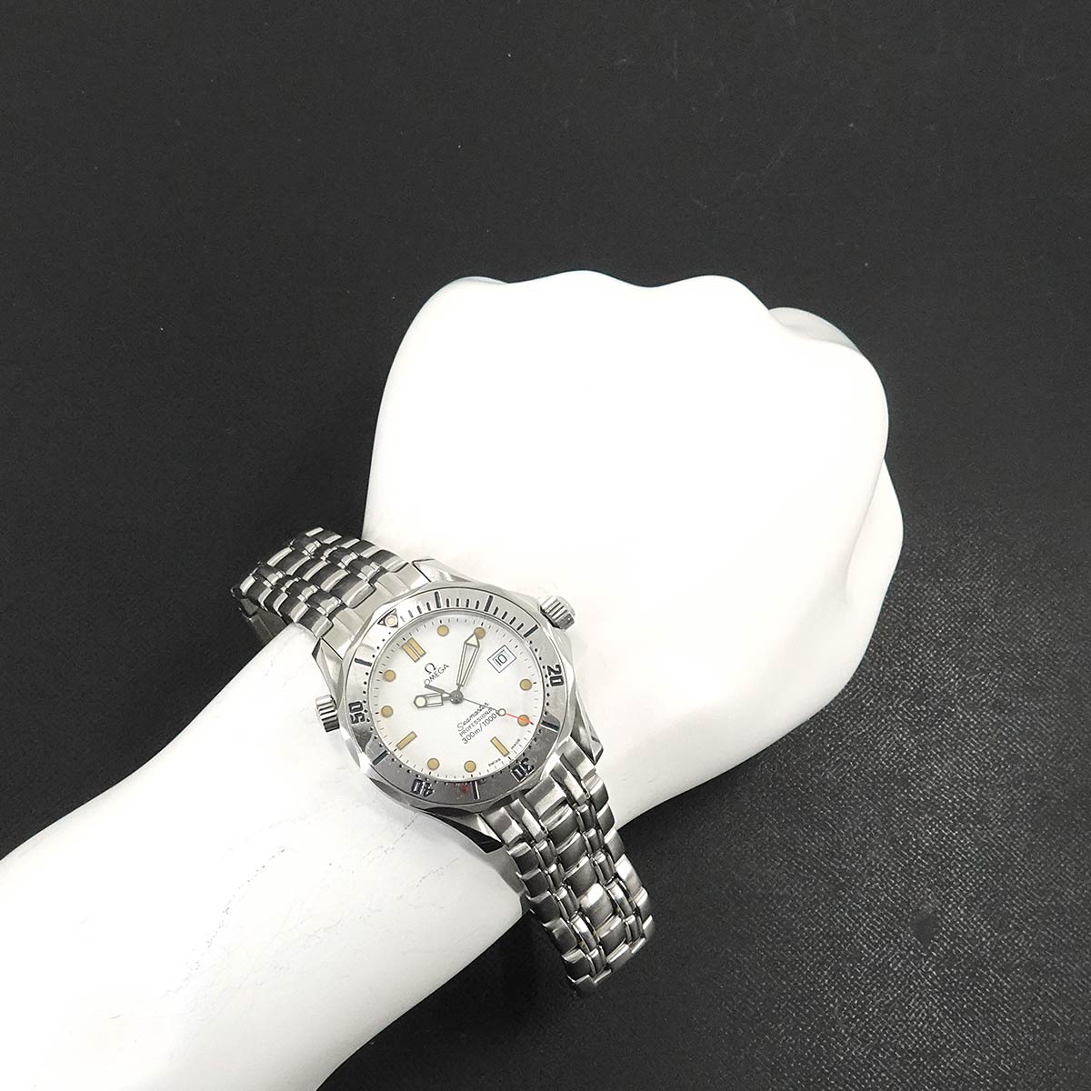 Seamaster professional 2562.20 Quartz White Dial Boys Watch