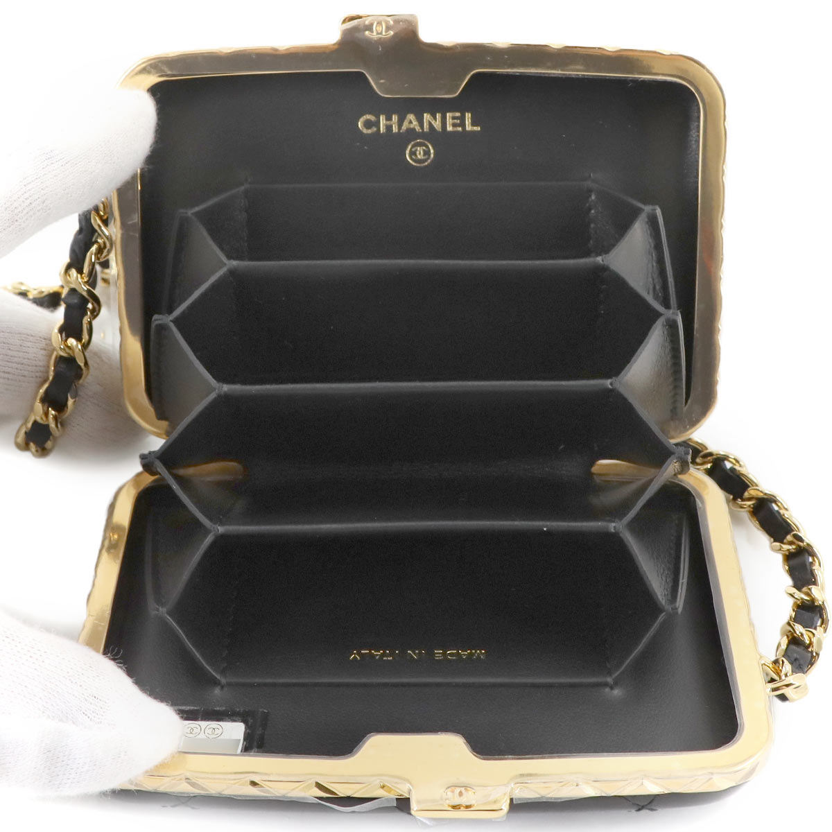 Matelasse Chain Shoulder Card Case Enamel Black AP2242