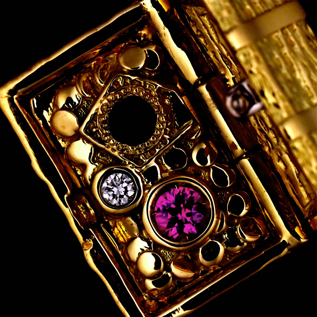 Treasure chest Sapphire Diamond Pendant Top 18K YG 750